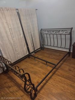 Elegant Queen- Size Metal Bed Frame