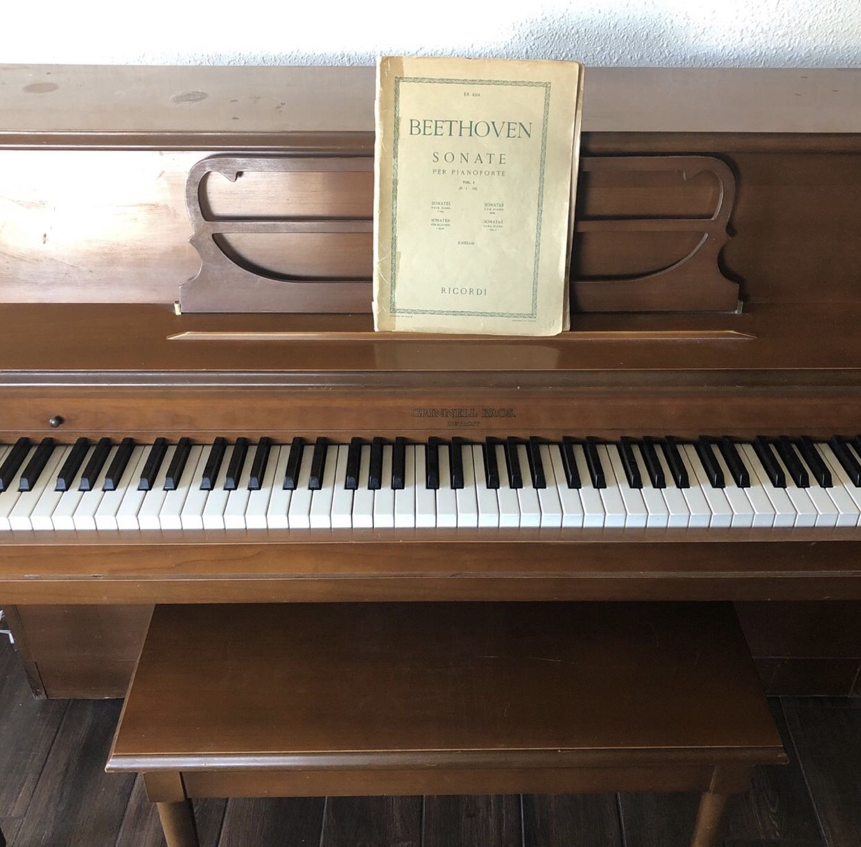 Grinnell Bros. Console Upright Piano