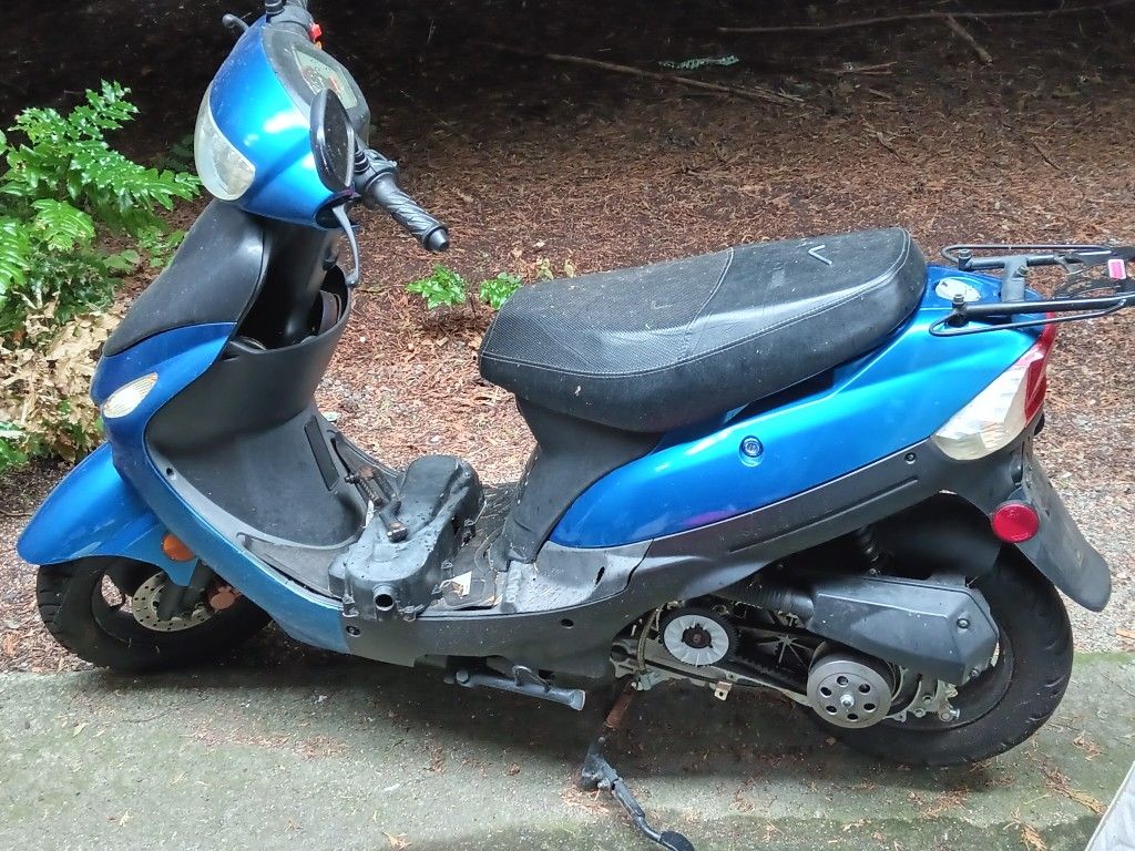 TAO 49cc / 50cc street legal fully automatic scooter moped