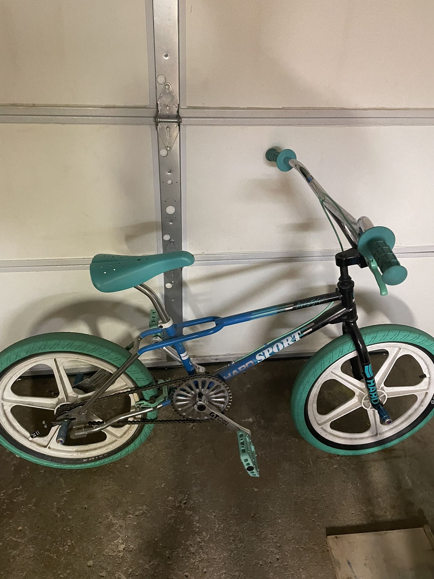 1987 HARO SPORT FREESTYLER. BMX BIKE. RARE COLOR COMBINATION 