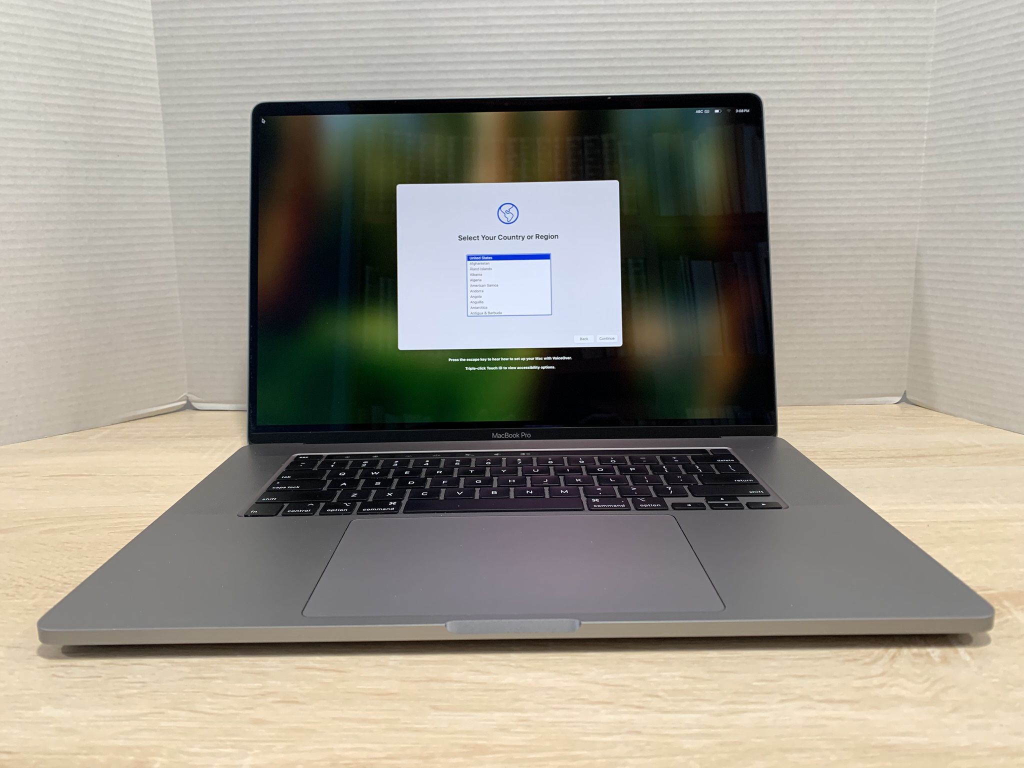 $450, 16” MacBook Pro (2019, Touch Bar), 6-Core i7, 16GB RAM, 512GB SSD, $2551 org. retail