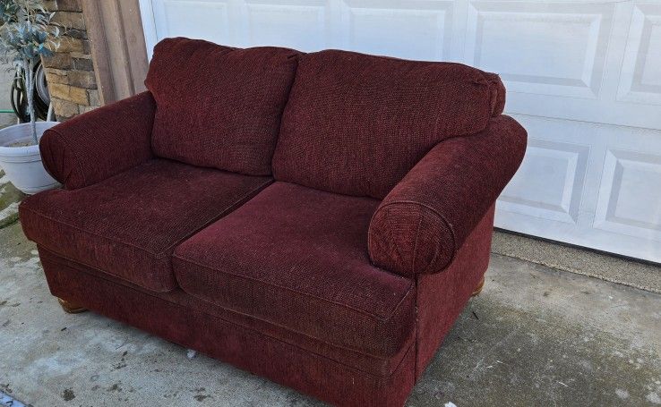 Loveseat (Great Condition)