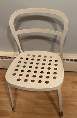 Lightweight Sturdy Chair with New Pad