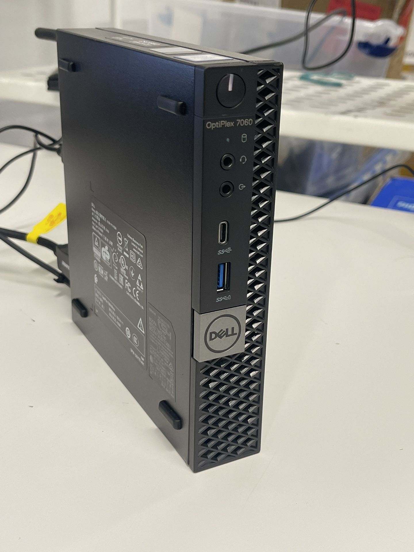 Dell Optiplex 7060 Micro PC, intel Core i7, 16gb ram, 256gb SSD, 1Tb HDD, window 11 Pro, built in WiFi , comes with power cord. Super fast working sma