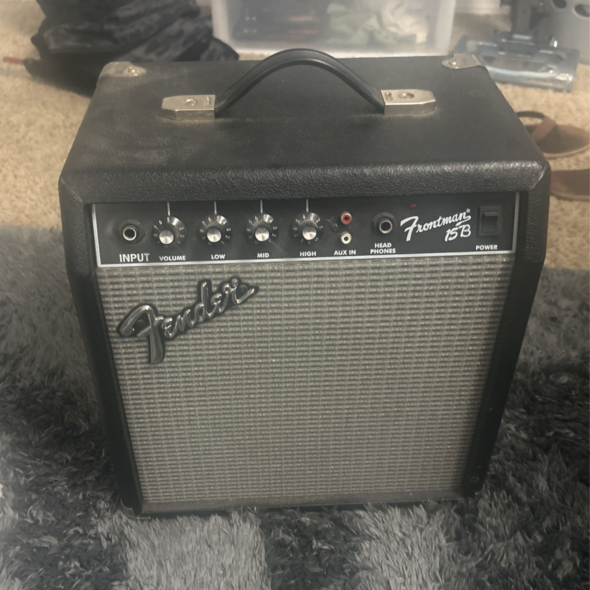 Portable Electric Guitar/keyboard Amplifier (Fender Frontman 15B)
