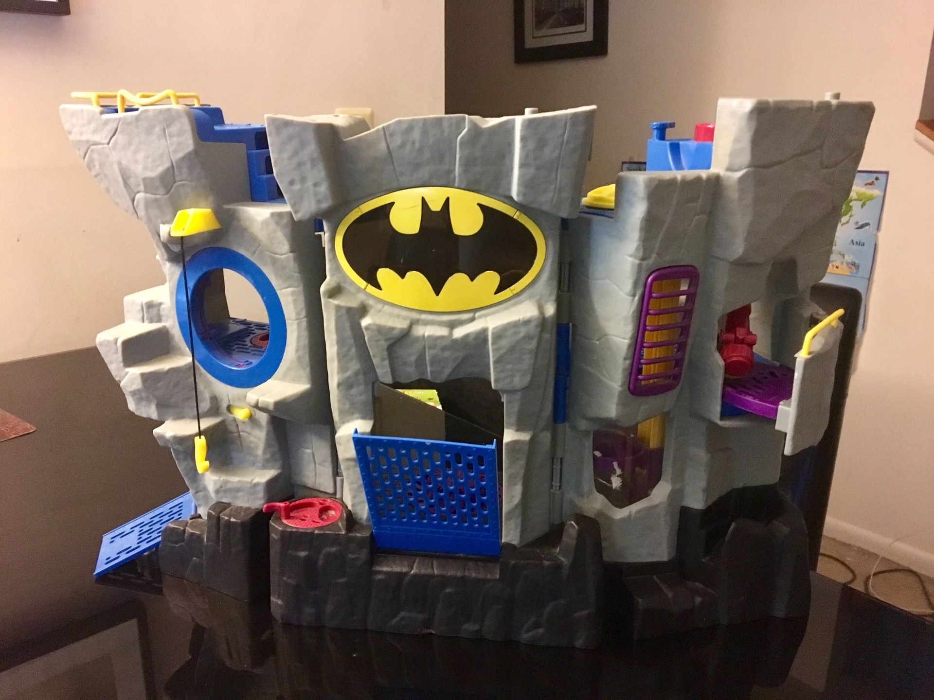 Batman cave and star war toys with mini figures