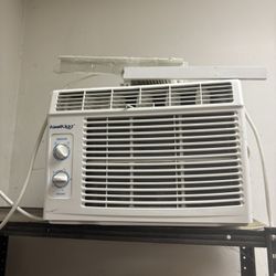 LOW PRICE MOVING- KOOL KING WINDOW AC 8000btu Amazing Condition
