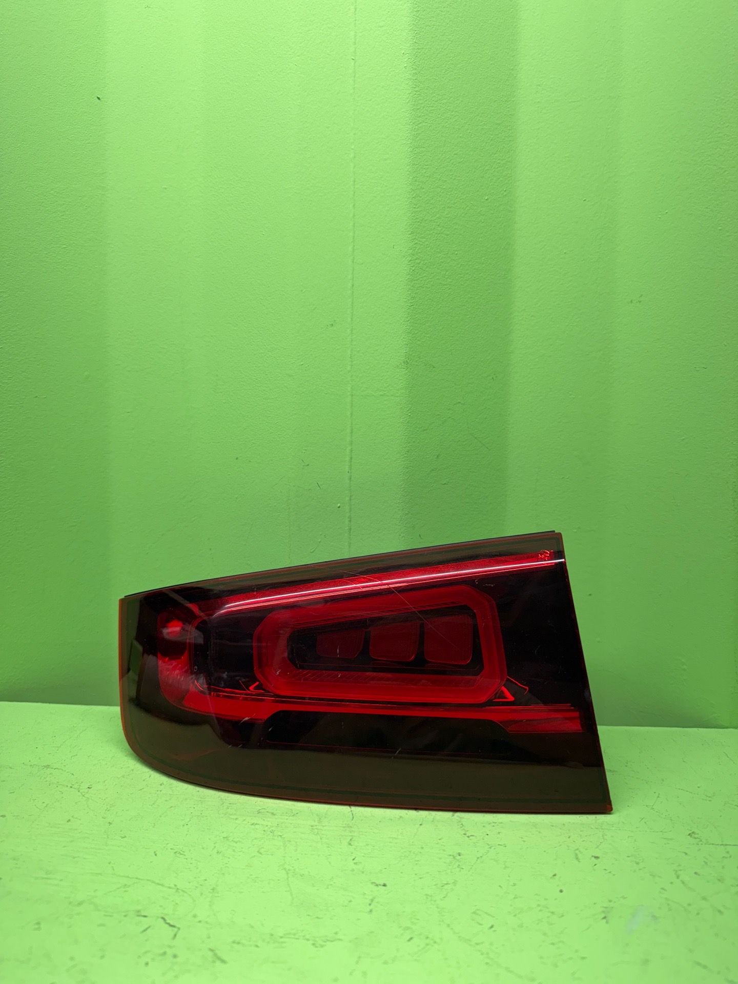 2020 2021 2022 2023 MERCEDES-BENZ GLB250 GLB35 Right Passenger Side Trunk Lid / Inner Tail Light OEM A2479061601