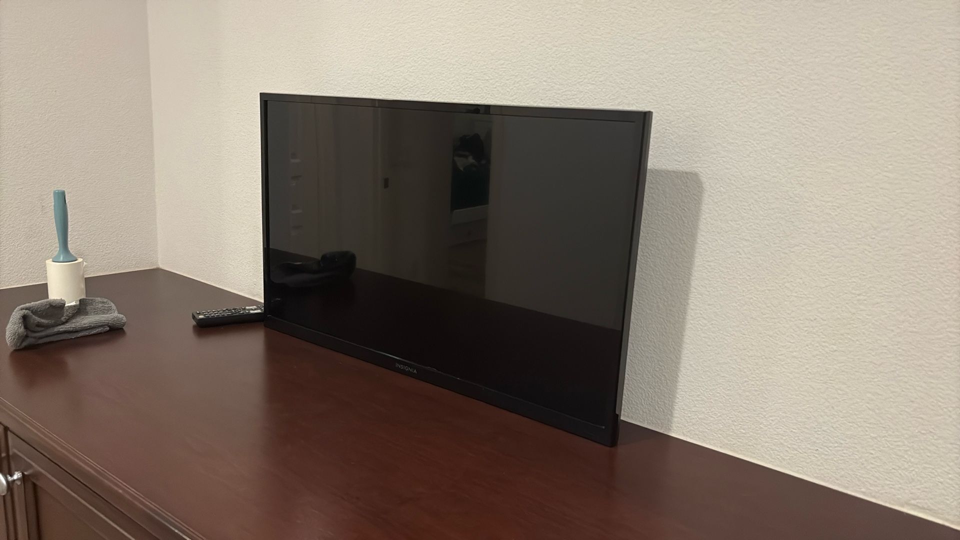 32 Inch Insignia TV