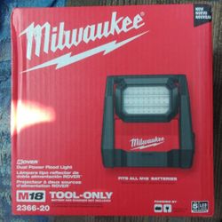 Milwaukee Rover Dual Powered Flashlight