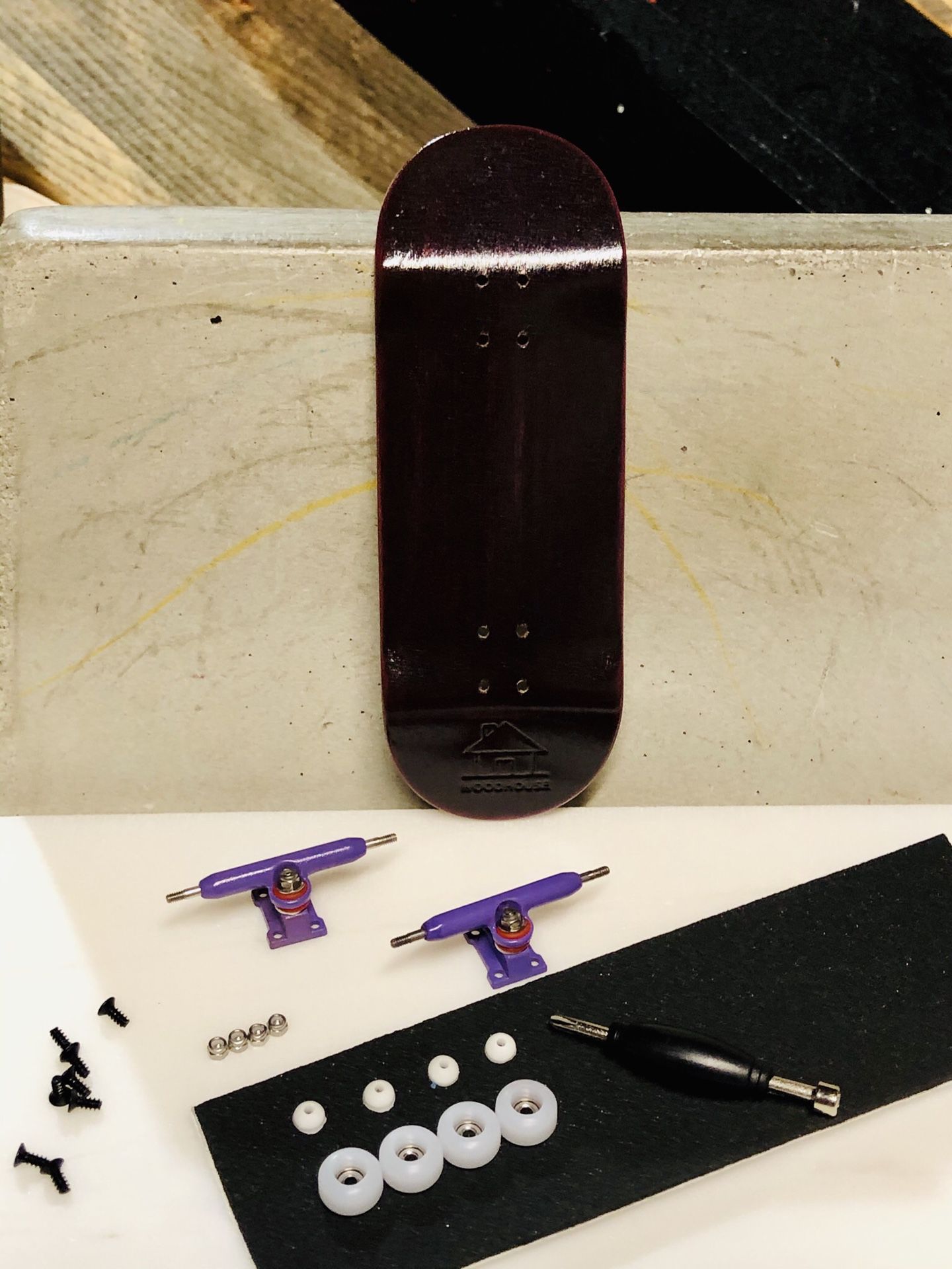 Woodhouse fingerboards complete “Eggplant”