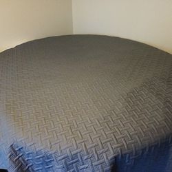 Full Size Round Bed w/ Bases