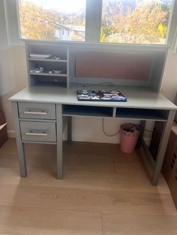 Desk w/Hutch (Gray)