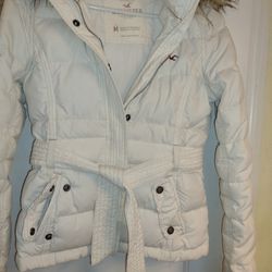 BRRR... it's cold outside, but not with this cute Hollister Puffer Parka