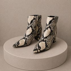 Marc Fisher Snake Print Ankle Boots 8M  Pointed Toe Block Heel Western Chic