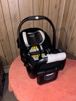 Graco SnugRide 35 DLX Infant Car Seat – Excellent Condition