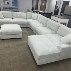 🔥Brand New Oversized Sectional Sofa 🔥
