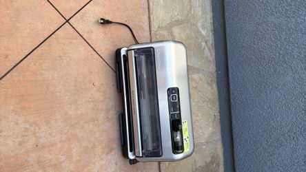 Food saver vacuum sealer