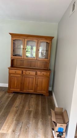 Maple Hutch