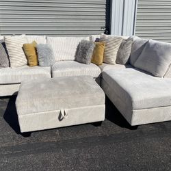 Sectional Couch w/ Ottoman