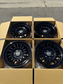 New Method MR318 6x135 18” Wheels Gloss Black