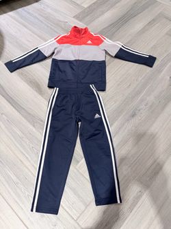 Adidas boys sweatsuit size 5
