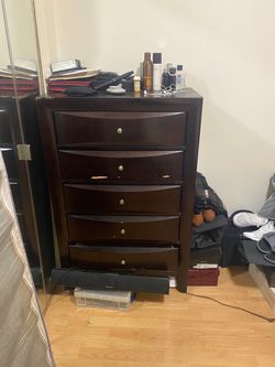 Dresser 5 drawer solid ..closet clothes home