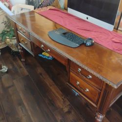 Computer Desktop With  5 Drawers