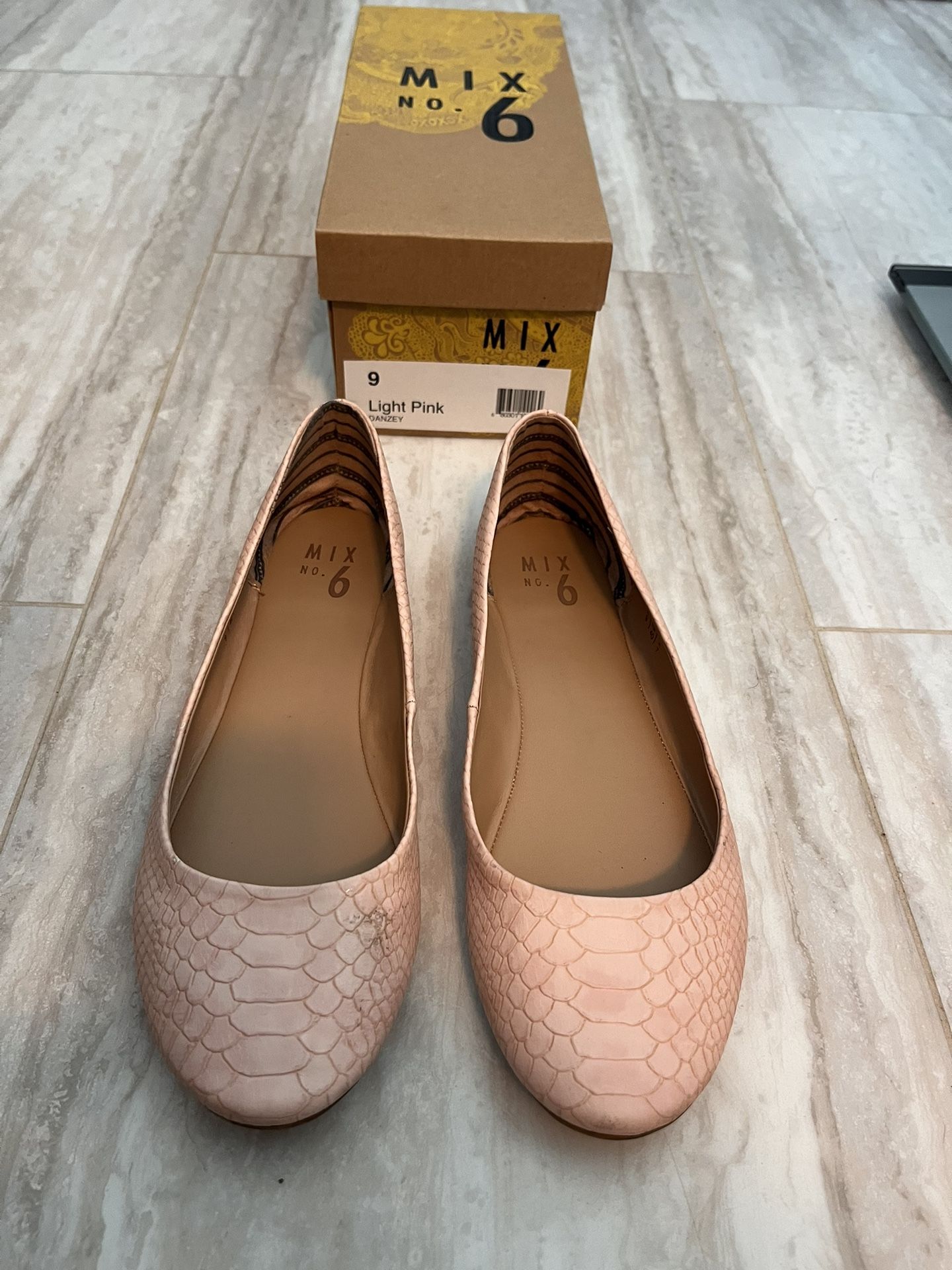 Flats & Heels W Size 9