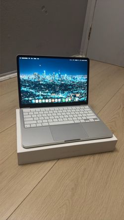 MacBook Neo (512GB w/ Touch ID)