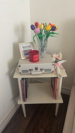 record player stand display (light oak)