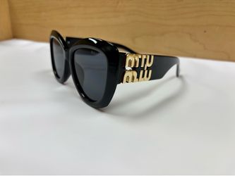 ✨ ¡Llegaron las gafas que estabas buscando! 🕶️  Modelos modernos, elegantes y de excelente calidad para mujer y hombre. Perfectas para cualquier ocas