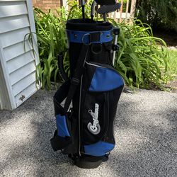 Junior golf Bag and 3 Clubs 