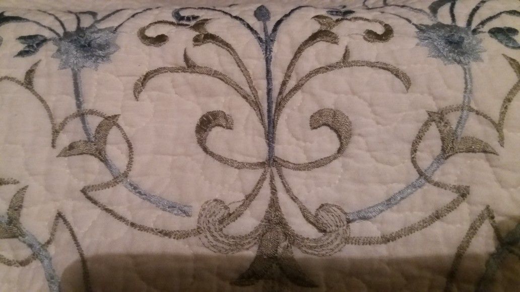 King size cotton quilt/bed spread.