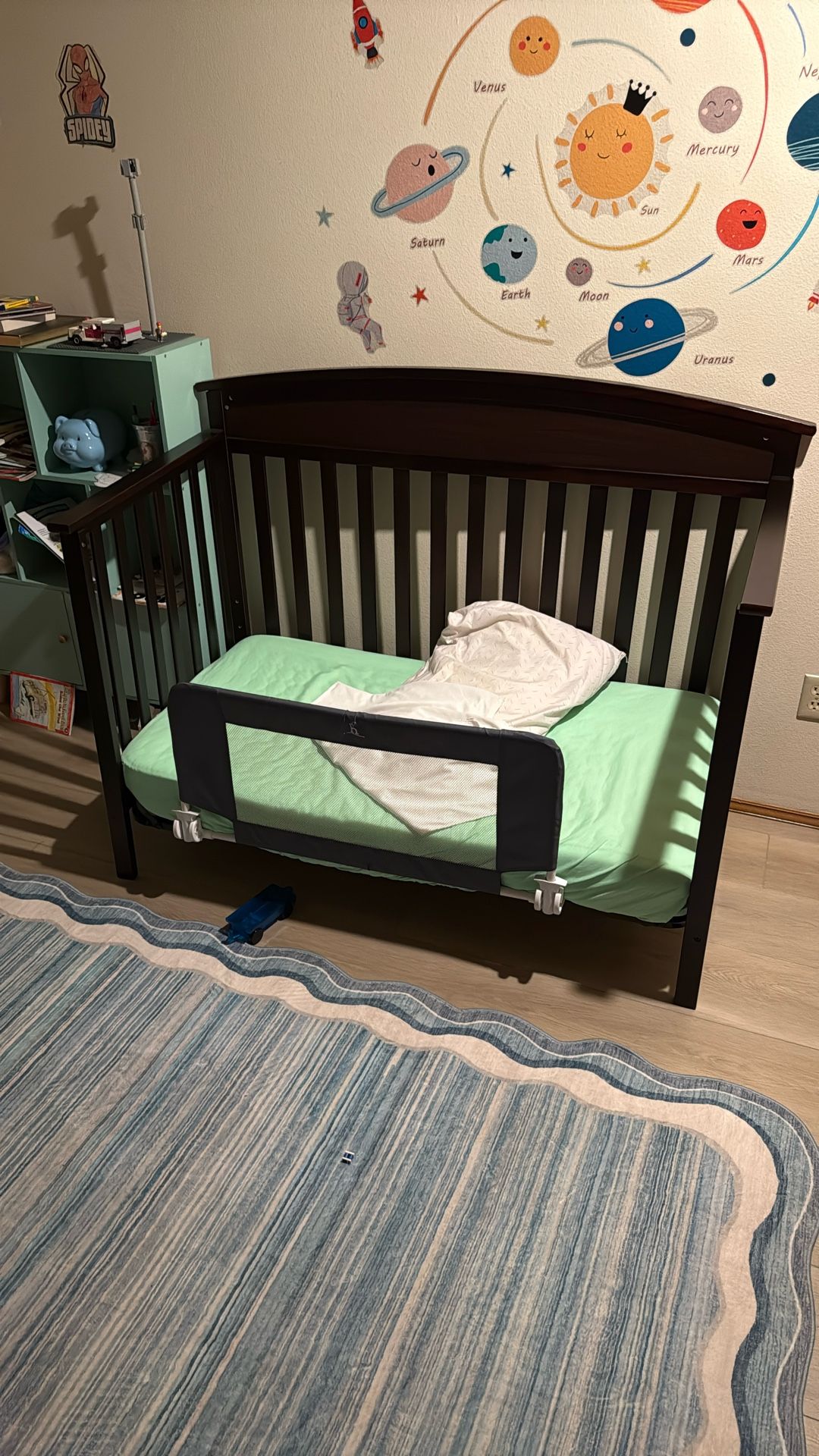 Graco Benton 5-in-1 Convertible Crib  + Matress