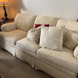 Dresser set bed with mattress