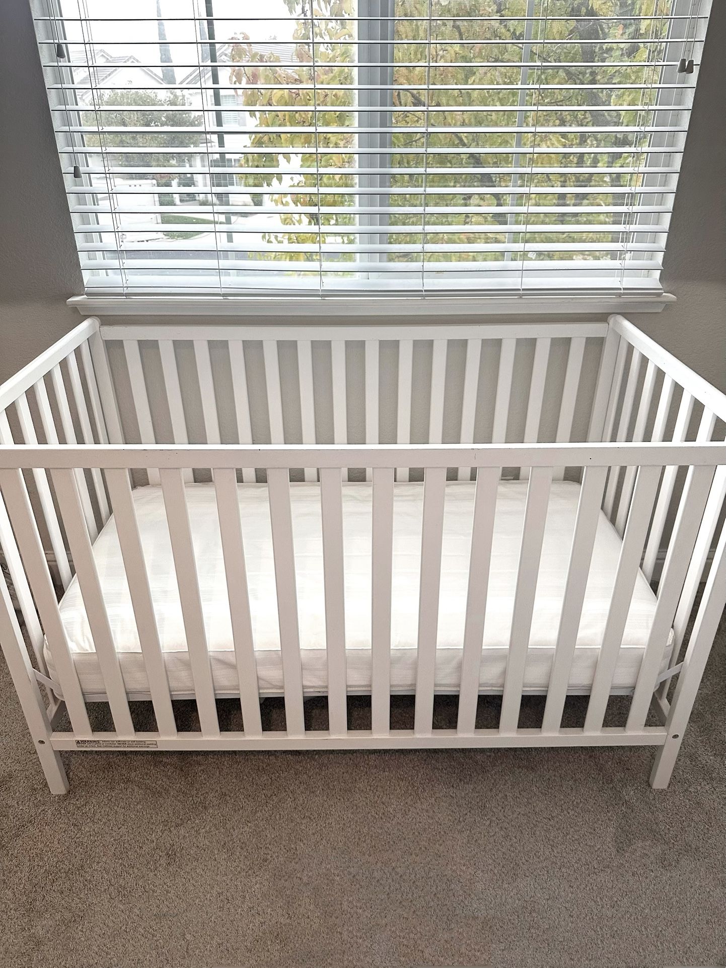 Baby Crib With Mattress In Excellent Condition