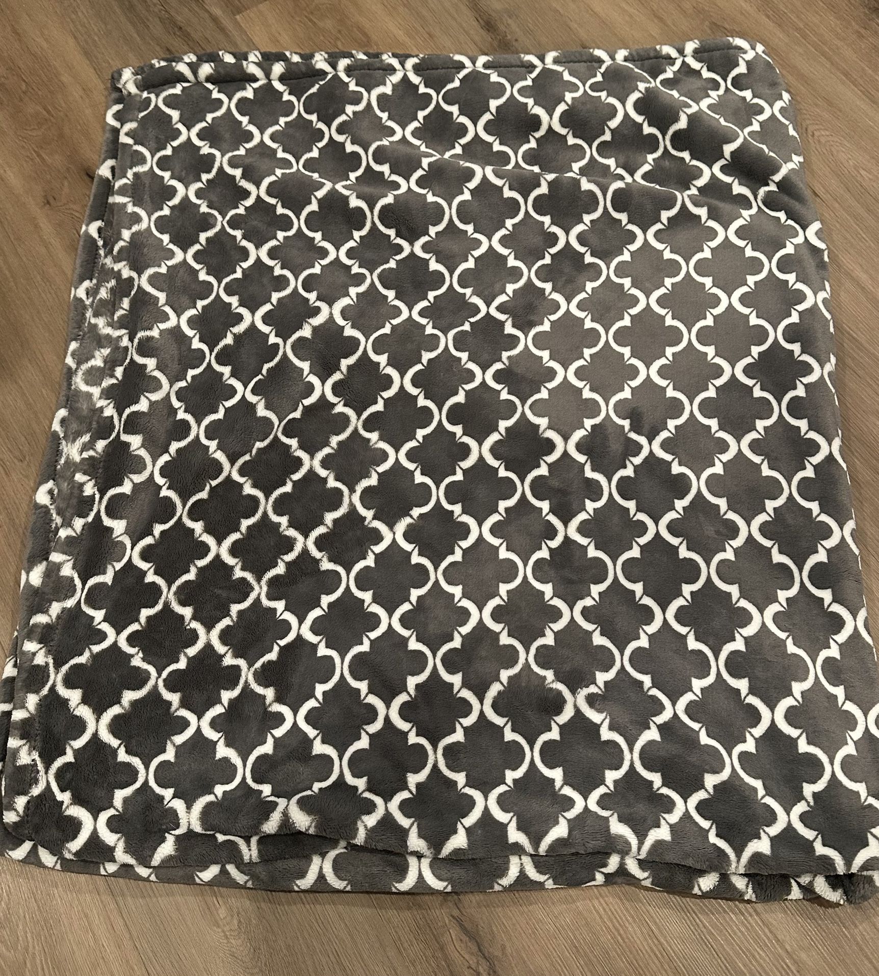Mônte & Jardin Luxury Collection Ultra Plush Throw 60 x 70 Blanket