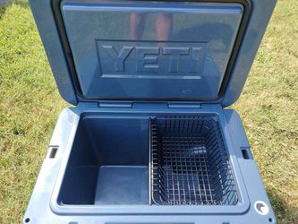 YETI Tundra 75 cooler BRAND NEW for Sale in Chicago, IL - OfferUp