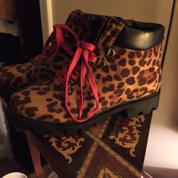 Lust 4 Life Womens Size 7 Freakout Leopard Boots 