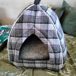 Plaid Dome Cat/Dog House