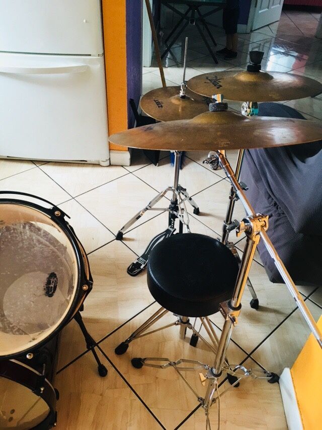 DRUM SET