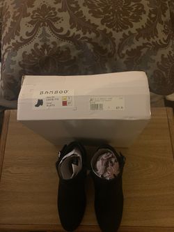 Bamboo black boots size 7