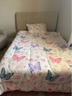 Full size bed with mattress