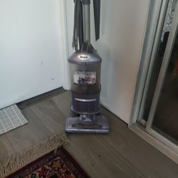 Shark Navigator Lift Away Vacuum 