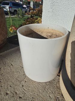 9" W x 10" T Ceramic Pot