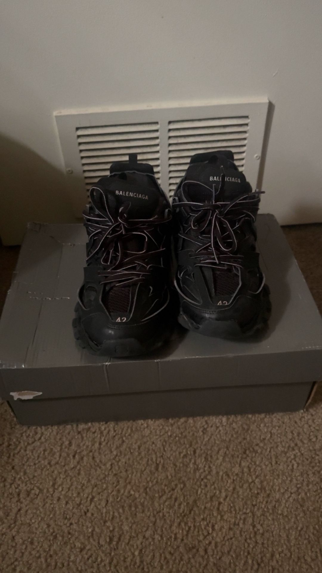 Balenciaga Tracks Size 42