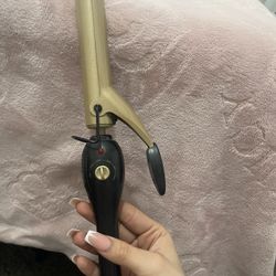 curling iron 