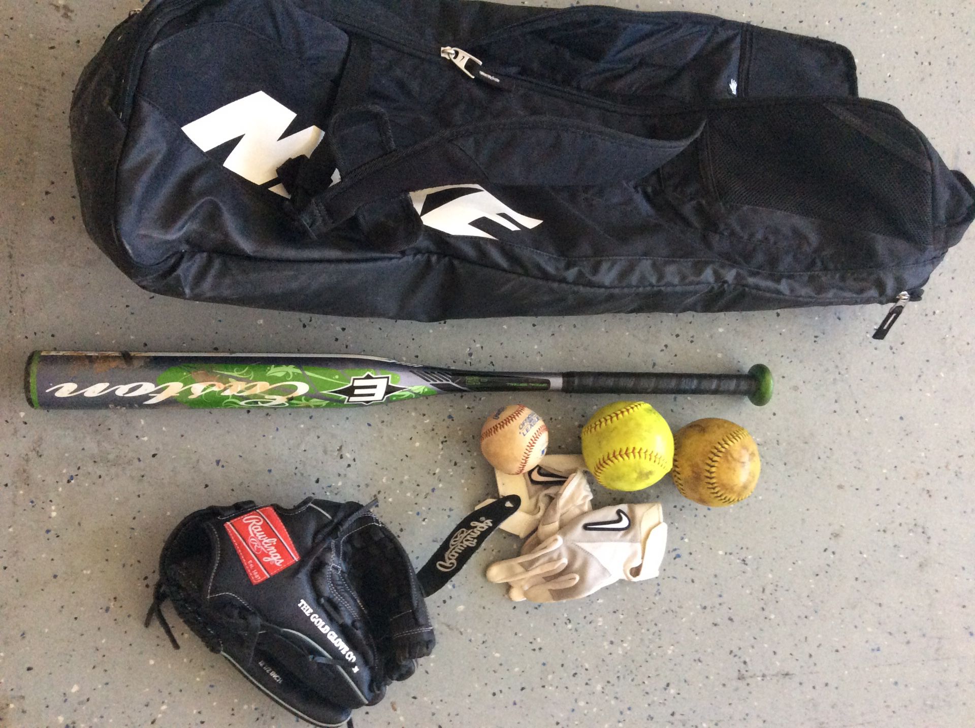 Nike softball bag mit gloves and bat
