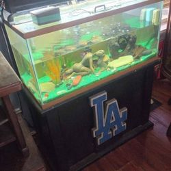 Fish TANK 40GALLON  COMPLETE ALL